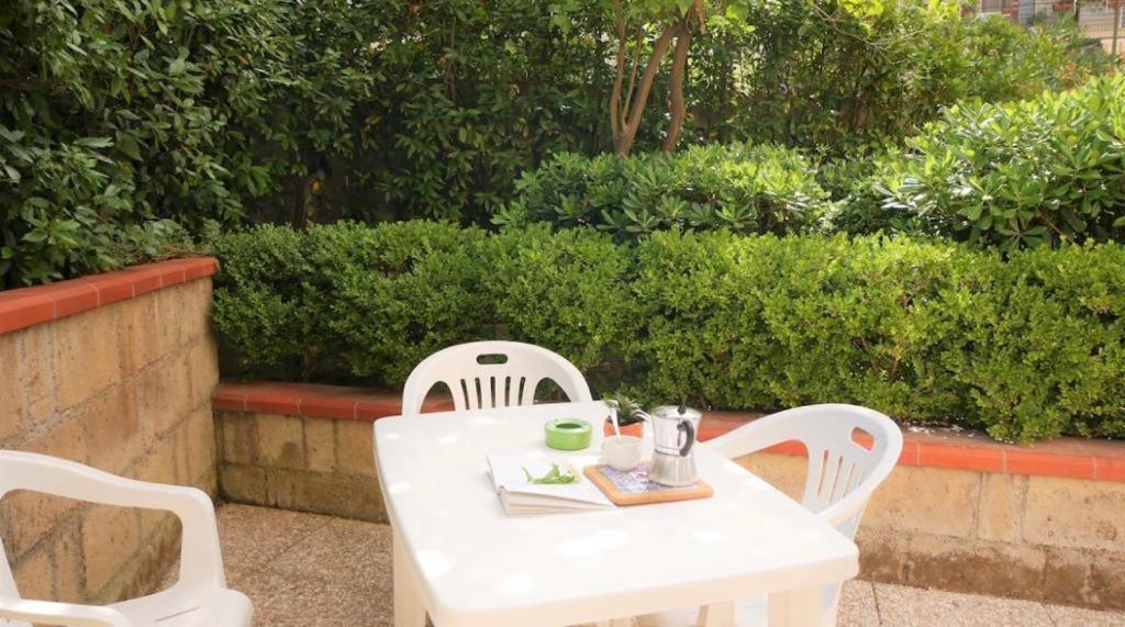 House With Garden And Parking Space In Mergellina نابولي المظهر الخارجي الصورة